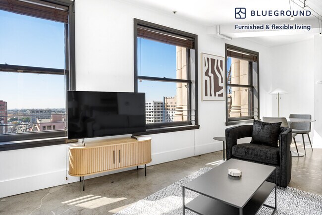 Building Photo - 810 S Spring St