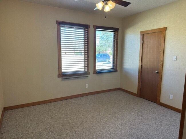 Building Photo - ** Spacious Retreat in Terra Estates II **