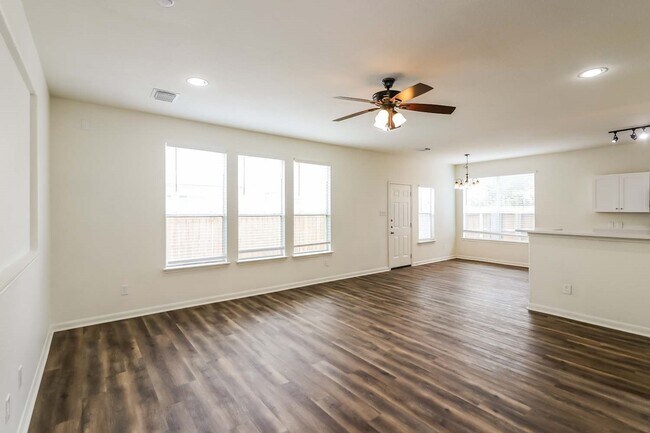Building Photo - 29622 Legends Bluff Dr