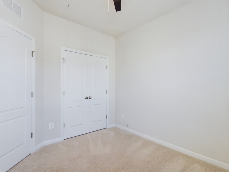 Building Photo - 25 Chester Ct