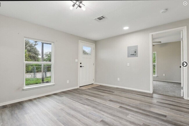 Building Photo - Beautifully Remodeled 3/1.5 Home in Historic Denver Heights with Modern Upgrades and a Park-Like ...
