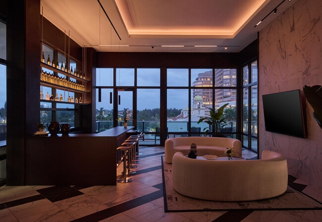 Building Photo - 695 S Olive Ave