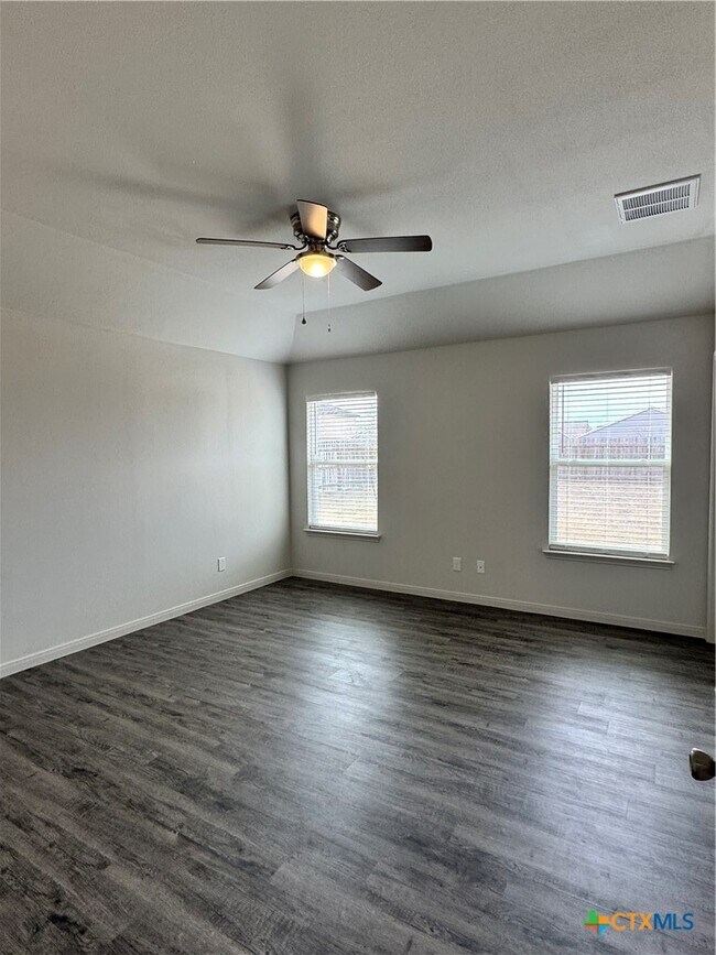 Building Photo - 909 2nd St