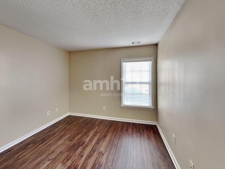 Building Photo - 212 Ashland Dr