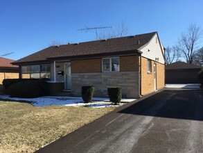 Building Photo - 7425 Lake St