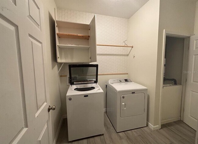 Building Photo - 140 Highland Meadows St