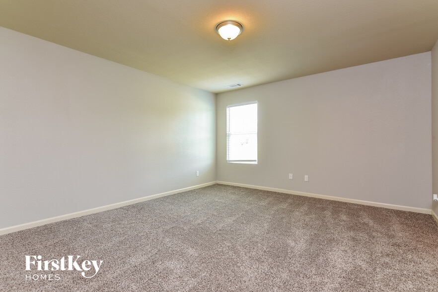 Building Photo - 410 Sunflower Ln