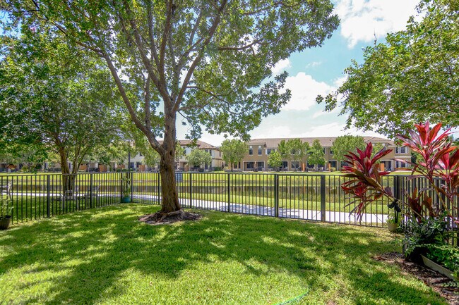 Building Photo - 10373 Wellington Parc Dr