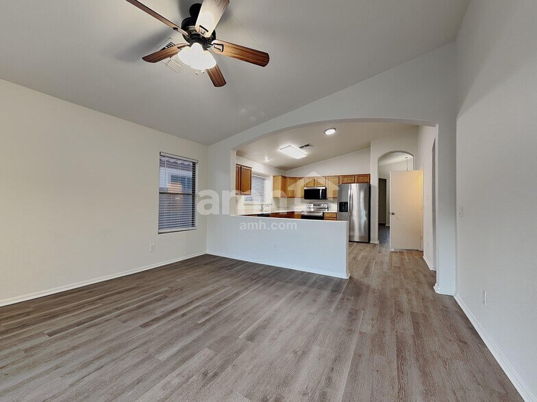 Building Photo - 12613 W Reade Ave