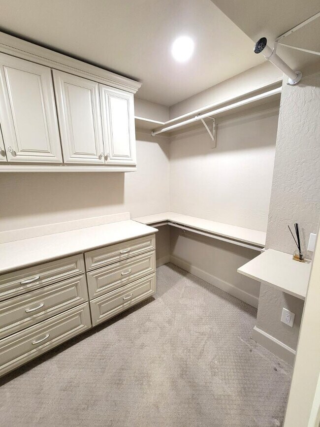 Building Photo - 5770 N Scottsdale Rd