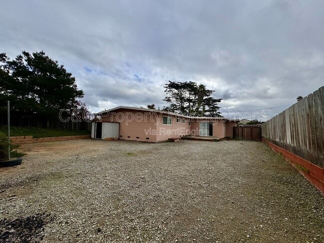 Building Photo - 3055 Redwood Dr