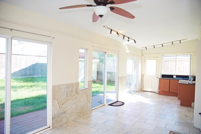 Building Photo - 18234 Sable Tree Dr