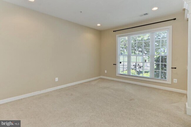 Building Photo - 478 Ferdinand Day Dr