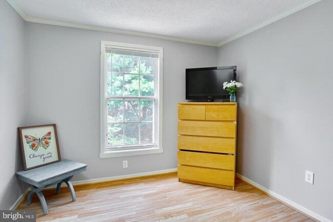 Building Photo - 134 Oak Tree Ln