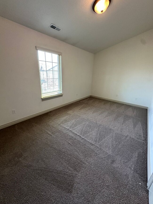 Building Photo - GET $1000 OFF THE FIRST MONTHS RENT!!!