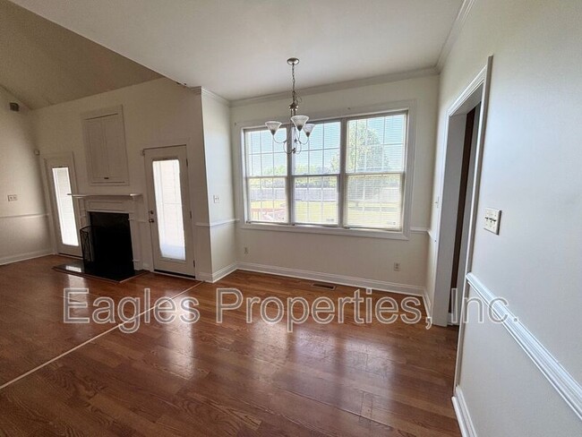 Building Photo - 121 Willowbrook Dr