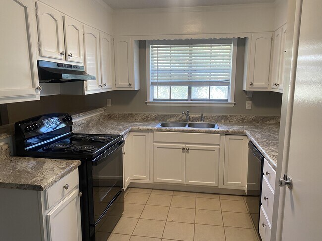 Building Photo - 400 S Dearborn St