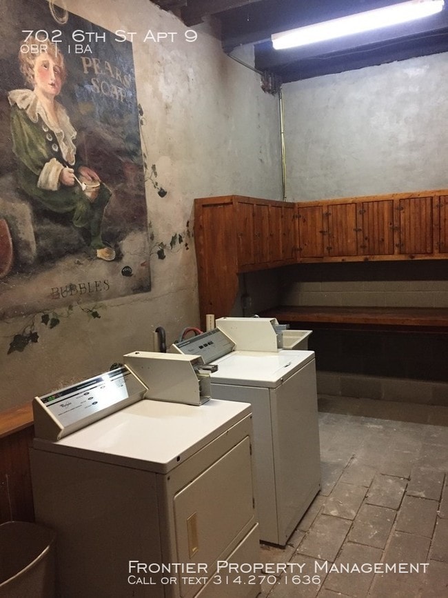 Building Photo - Efficiency Apartment in Boonville