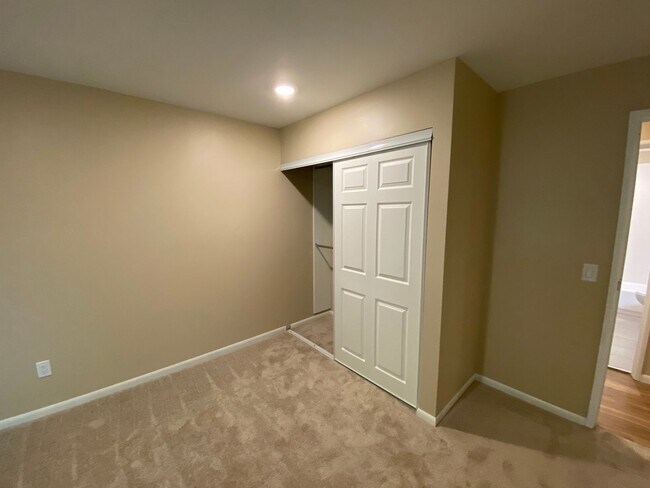 Building Photo - 211-104
