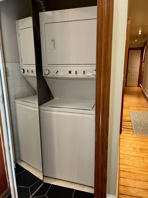 Washer Dryer - 1930 Bank St