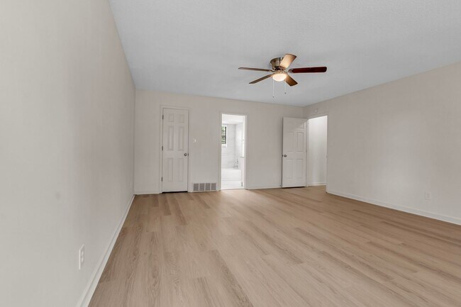 Building Photo - 6503 Evergreen Dr