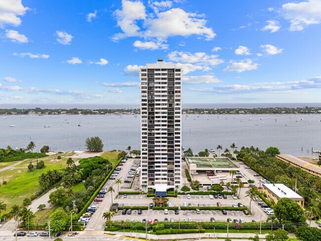 Building Photo - 5600 N Flagler Dr