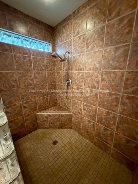 Building Photo - 1901 S 72nd St