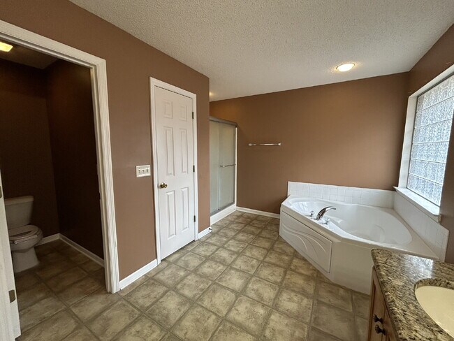 Building Photo - Home For Rent