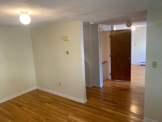Building Photo - 138 Thorndike St