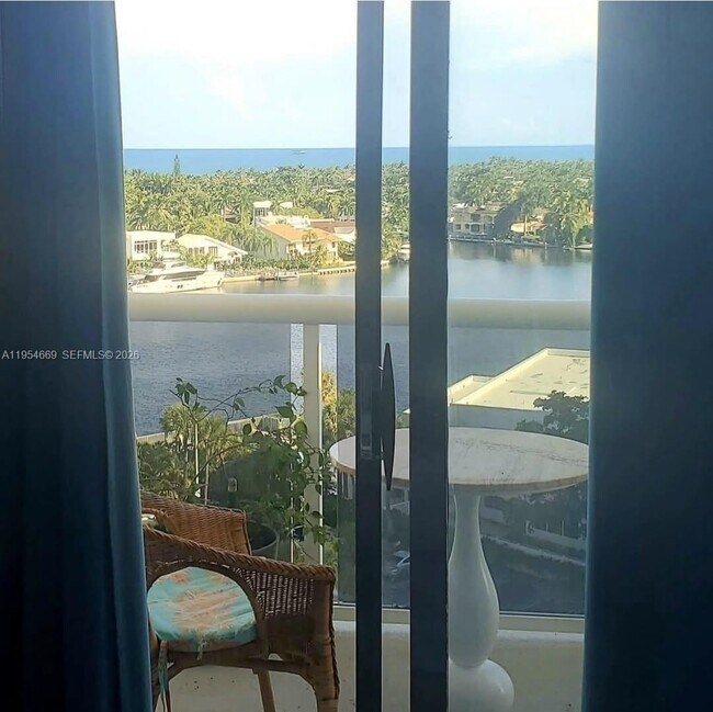 Building Photo - 20505 E Country Club Dr