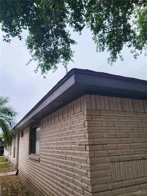 Building Photo - 709 Robin Ave
