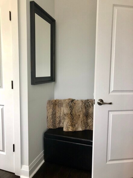 Building Photo - 1901 Summit Ave