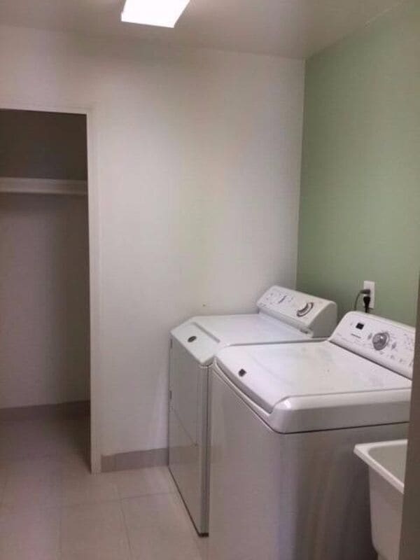 Building Photo - 7812 Thornhill Dr