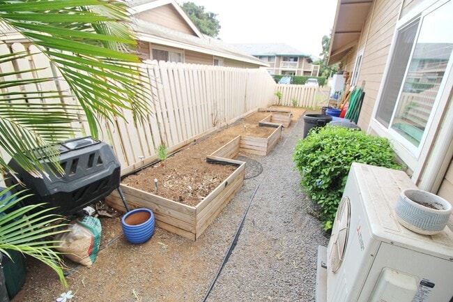 Building Photo - Stand-alone, Remodeled, Tastefully Furnished and Decorated 3Bed/2Bath Home in Southpointe with a ...