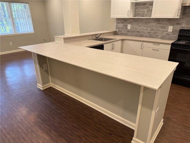 Building Photo - 3095 Colonial Way