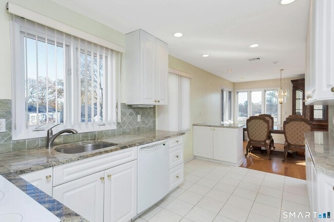 Building Photo - 192 Frenchtown Rd