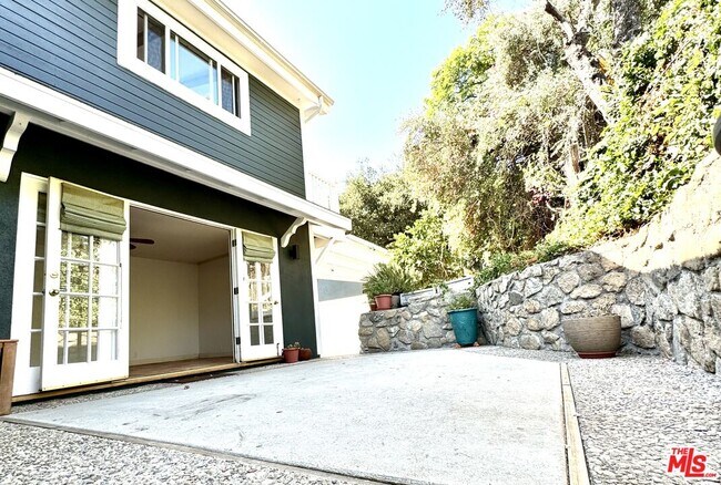 Building Photo - 2401 Olive Ave