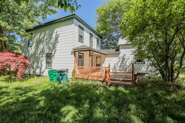 Building Photo - Charming 4-Bedroom Home with Hardwood Floo...