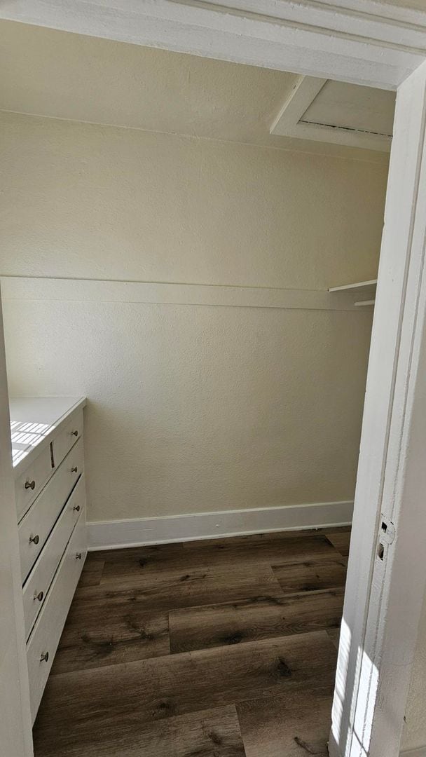 Building Photo - **519 E 17th St Long Beach** Upstairs 2 bedroom 1 bath** 2 weeks free OAC**