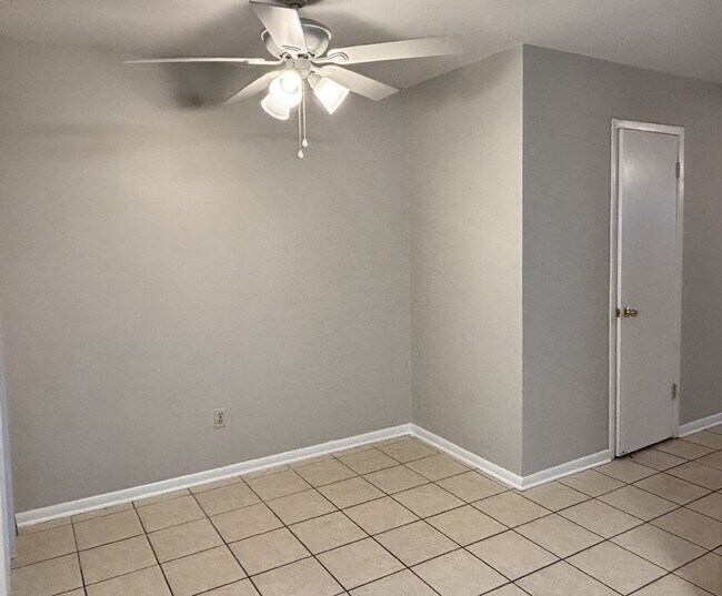 Building Photo - Move-In Special $200.00 Off First Month's ...