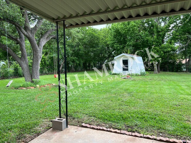 Building Photo - Woodway Home