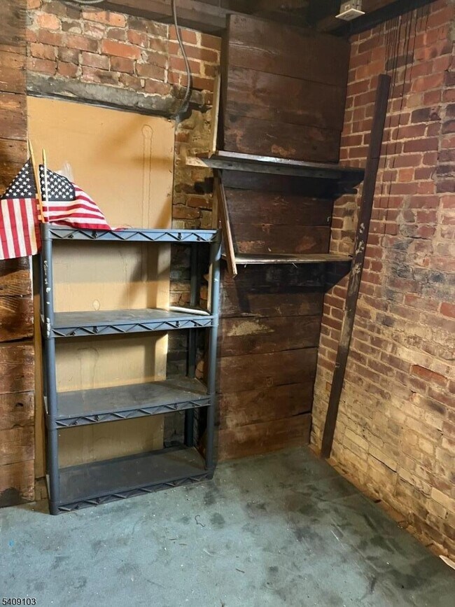 Building Photo - 136 E Main St