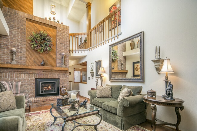 Building Photo - Breathtaking Three Bedroom Townhouse In The Pinery On The Golf Course