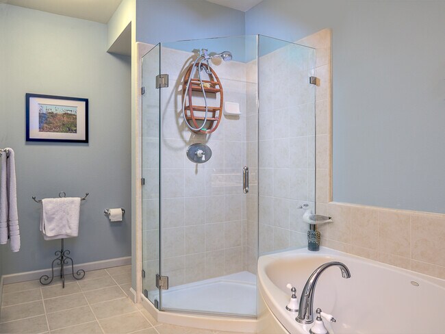 Building Photo - 1400 Pinnacle Ct