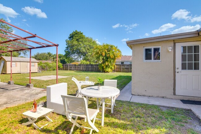 Building Photo - 16201 NW 39th Ct