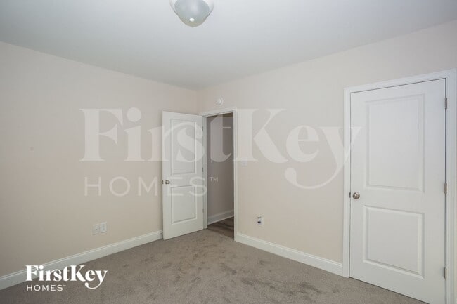 Building Photo - 628 E Ketchie St