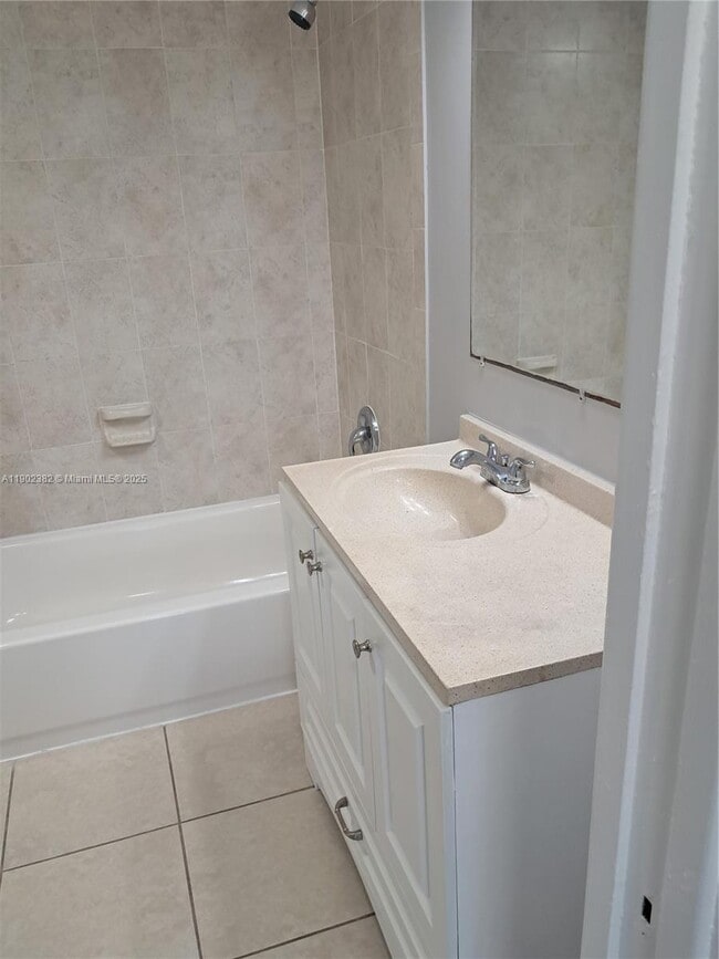 Building Photo - 16701 NE 14th Ave