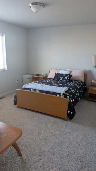 Building Photo - 433 Stout St