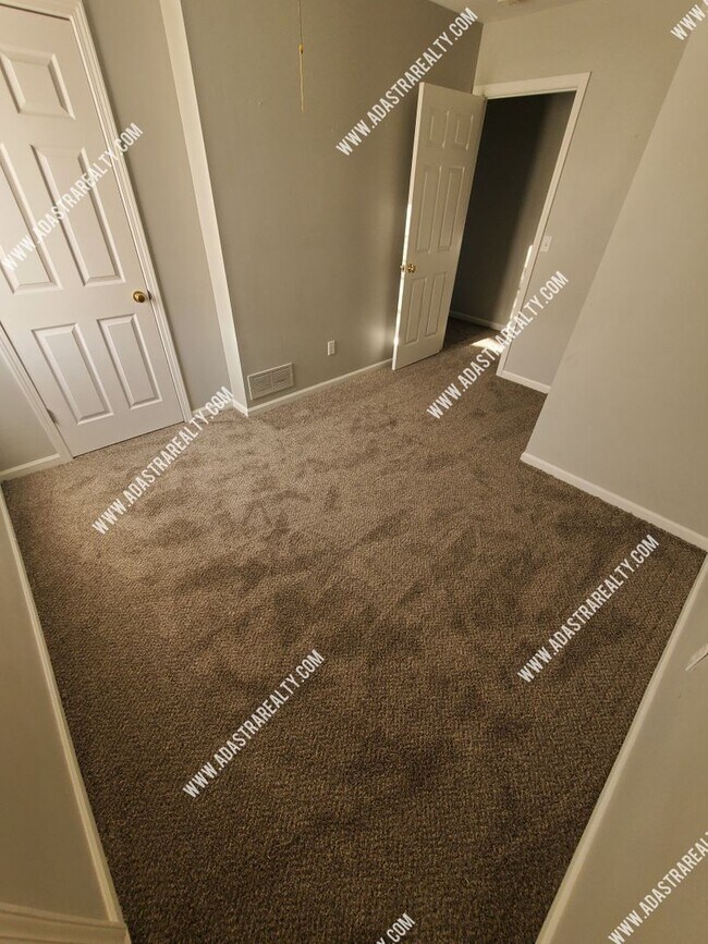 Building Photo - Beautiful and Spacious Louisburg Townhome-Available in MAY!!