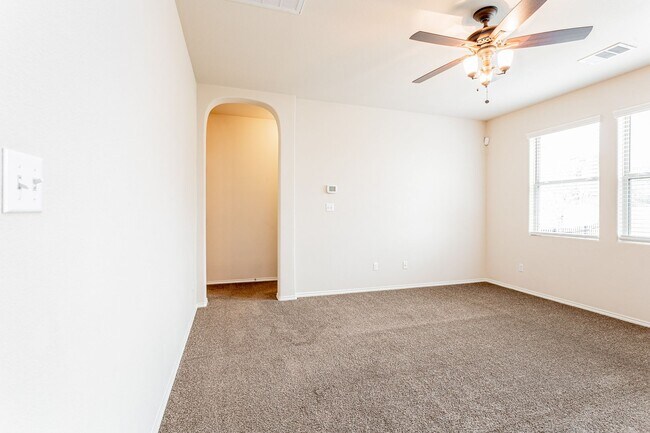 Building Photo - 3 Bedrooms, 2.5 Bathrooms – Stylish and Co...